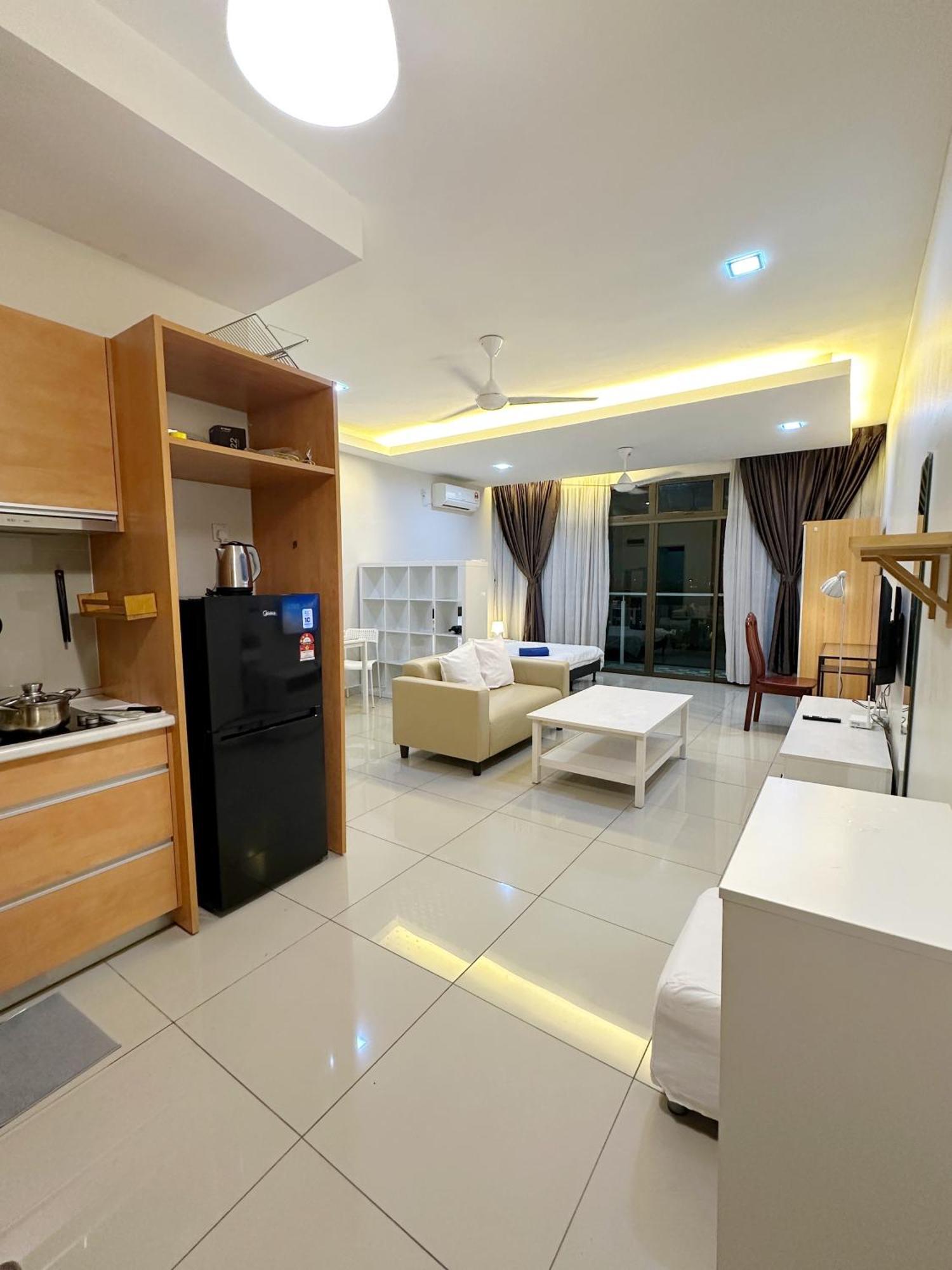 Palazio Serviced Apartment In Mount Austin Near Aeon Ikea Toppen Hsi Johor Bahru Exterior foto